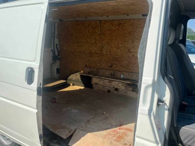Білий Фольксваген Transporter, об'ємом двигуна 2.4 л та пробігом 300 тис. км за 4300 $, фото 9 на Automoto.ua