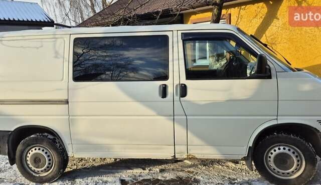 Белый Фольксваген Transporter, объемом двигателя 2.4 л и пробегом 425 тыс. км за 5500 $, фото 1 на Automoto.ua