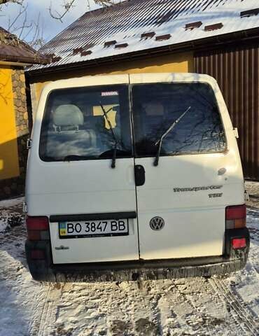 Белый Фольксваген Transporter, объемом двигателя 2.4 л и пробегом 425 тыс. км за 5500 $, фото 2 на Automoto.ua