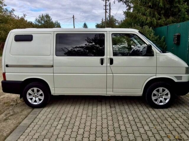 Белый Фольксваген Transporter, объемом двигателя 2.5 л и пробегом 322 тыс. км за 3995 $, фото 1 на Automoto.ua