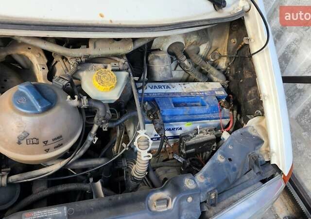 Белый Фольксваген Transporter, объемом двигателя 2.4 л и пробегом 400 тыс. км за 5150 $, фото 3 на Automoto.ua