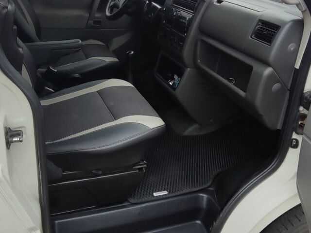 Белый Фольксваген Transporter, объемом двигателя 2.5 л и пробегом 428 тыс. км за 8709 $, фото 6 на Automoto.ua