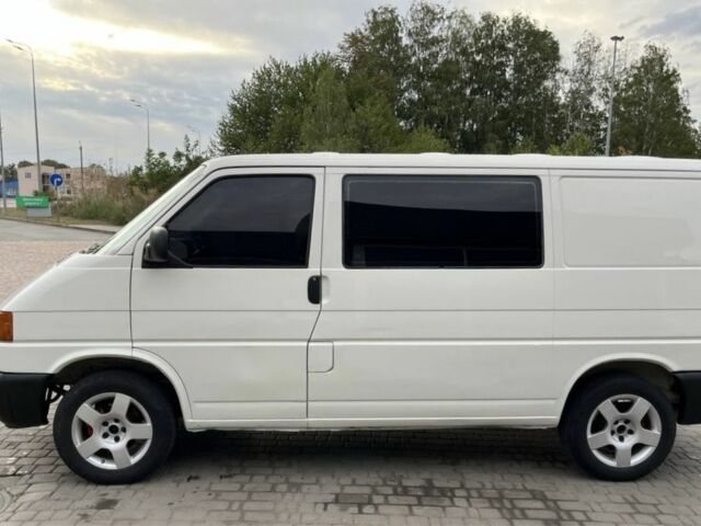 Білий Фольксваген Transporter, об'ємом двигуна 2.4 л та пробігом 700 тис. км за 4250 $, фото 3 на Automoto.ua