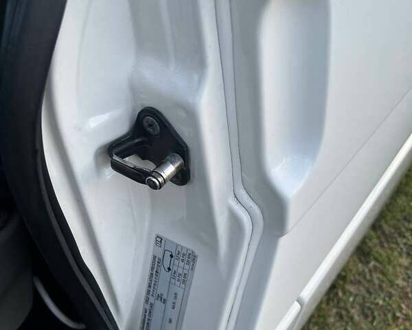 Белый Фольксваген Transporter, объемом двигателя 2.5 л и пробегом 368 тыс. км за 6299 $, фото 29 на Automoto.ua