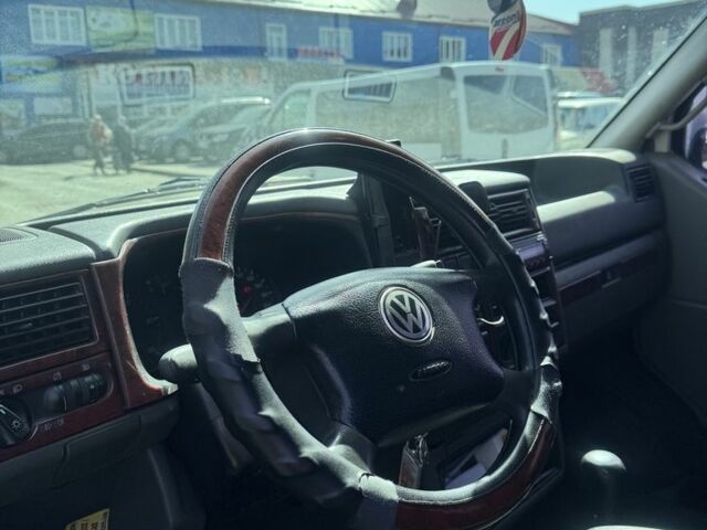 Білий Фольксваген Transporter, об'ємом двигуна 2.5 л та пробігом 460 тис. км за 7800 $, фото 3 на Automoto.ua