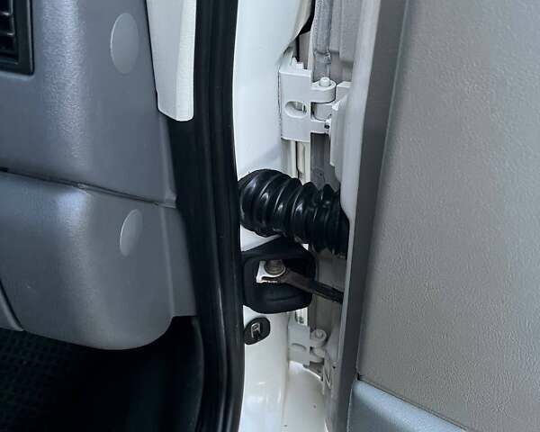 Белый Фольксваген Transporter, объемом двигателя 2.5 л и пробегом 368 тыс. км за 6299 $, фото 30 на Automoto.ua