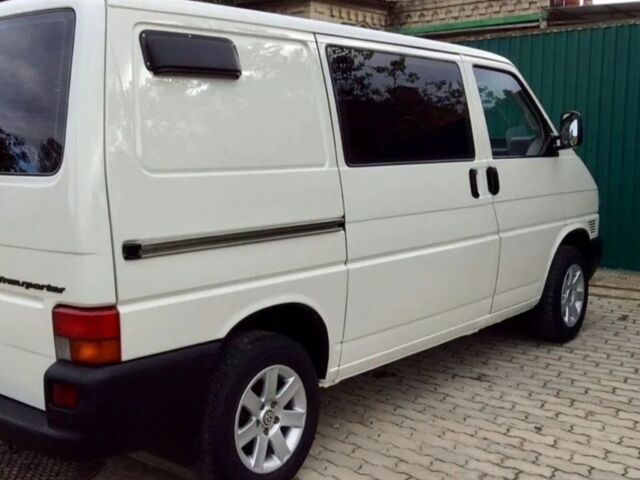 Белый Фольксваген Transporter, объемом двигателя 2.5 л и пробегом 322 тыс. км за 3995 $, фото 2 на Automoto.ua