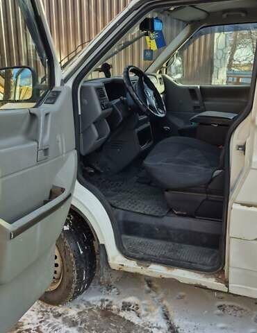 Белый Фольксваген Transporter, объемом двигателя 2.4 л и пробегом 425 тыс. км за 5500 $, фото 4 на Automoto.ua