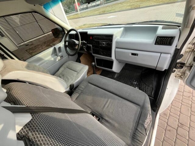 Білий Фольксваген Transporter, об'ємом двигуна 2.4 л та пробігом 700 тис. км за 4250 $, фото 11 на Automoto.ua