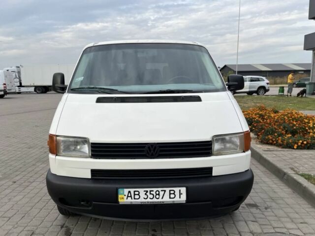 Білий Фольксваген Transporter, об'ємом двигуна 2.4 л та пробігом 700 тис. км за 4250 $, фото 1 на Automoto.ua