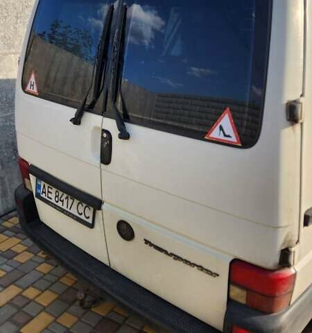 Белый Фольксваген Transporter, объемом двигателя 2.4 л и пробегом 400 тыс. км за 5150 $, фото 2 на Automoto.ua