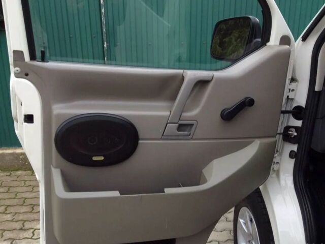 Белый Фольксваген Transporter, объемом двигателя 2.5 л и пробегом 322 тыс. км за 3995 $, фото 8 на Automoto.ua