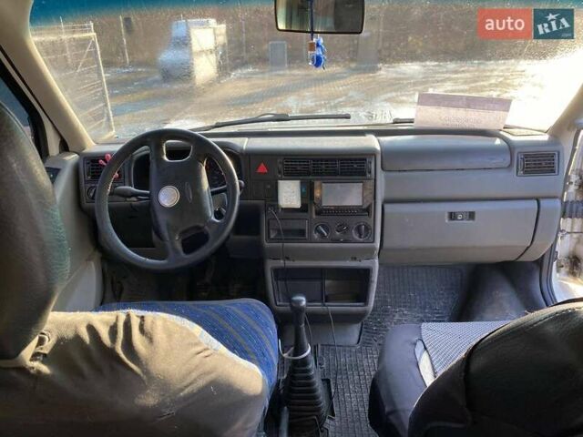 Белый Фольксваген Transporter, объемом двигателя 2.5 л и пробегом 320 тыс. км за 5900 $, фото 7 на Automoto.ua
