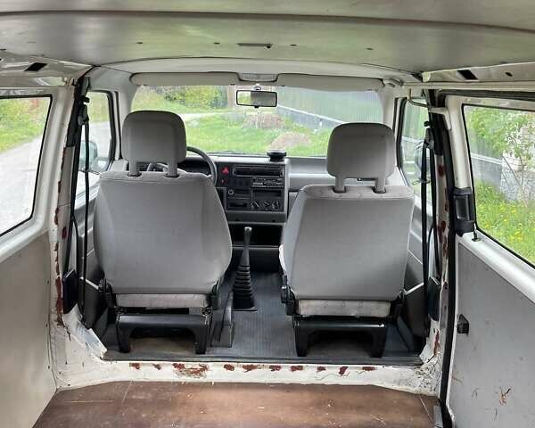 Білий Фольксваген Transporter, об'ємом двигуна 1.9 л та пробігом 180 тис. км за 5500 $, фото 16 на Automoto.ua