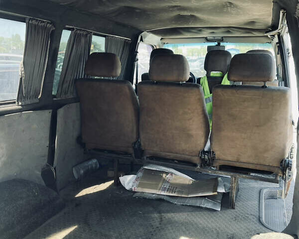 Белый Фольксваген Transporter, объемом двигателя 1.9 л и пробегом 390 тыс. км за 3150 $, фото 6 на Automoto.ua