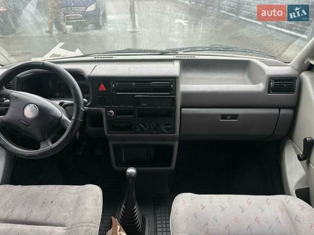 Білий Фольксваген Transporter, об'ємом двигуна 1.9 л та пробігом 295 тис. км за 5800 $, фото 5 на Automoto.ua