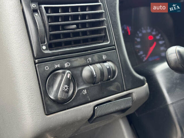 Білий Фольксваген Transporter, об'ємом двигуна 1.9 л та пробігом 285 тис. км за 5600 $, фото 15 на Automoto.ua