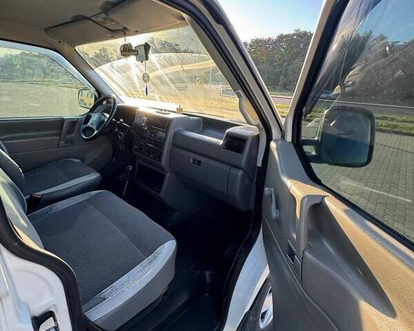 Білий Фольксваген Transporter, об'ємом двигуна 2.5 л та пробігом 425 тис. км за 7450 $, фото 14 на Automoto.ua