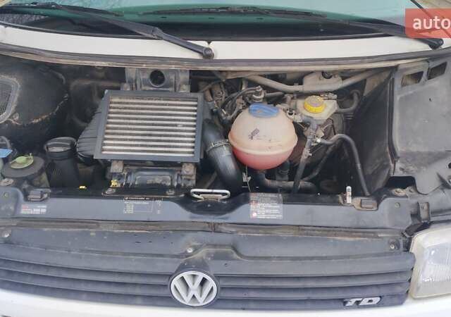 Белый Фольксваген Transporter, объемом двигателя 2.5 л и пробегом 375 тыс. км за 6500 $, фото 8 на Automoto.ua