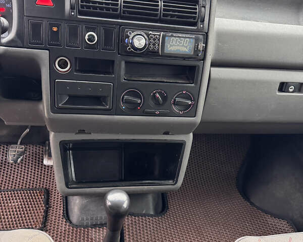 Білий Фольксваген Transporter, об'ємом двигуна 1.9 л та пробігом 285 тис. км за 5600 $, фото 17 на Automoto.ua