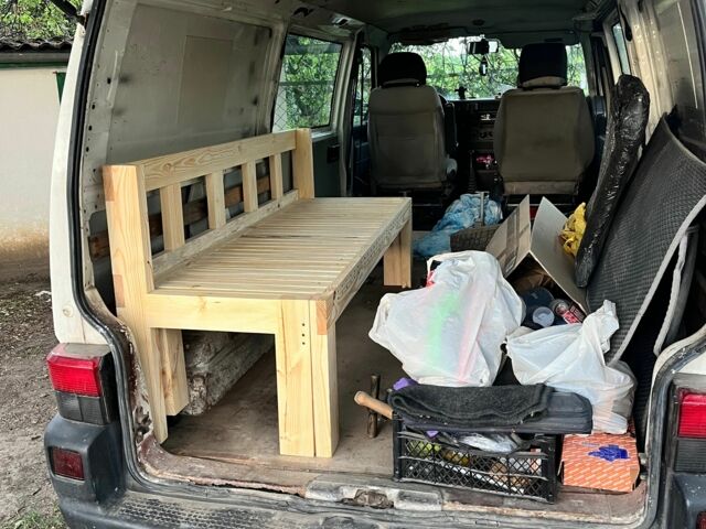 Белый Фольксваген Transporter, объемом двигателя 2.4 л и пробегом 400 тыс. км за 3400 $, фото 2 на Automoto.ua