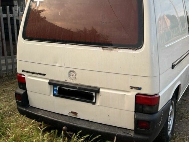 Белый Фольксваген Transporter, объемом двигателя 2.4 л и пробегом 400 тыс. км за 3600 $, фото 1 на Automoto.ua