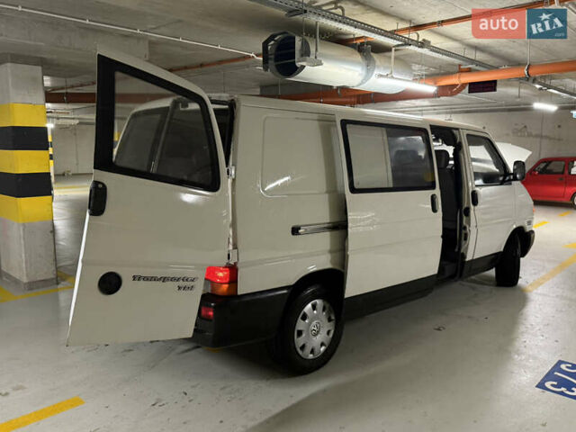 Белый Фольксваген Transporter, объемом двигателя 2.5 л и пробегом 365 тыс. км за 3950 $, фото 1 на Automoto.ua