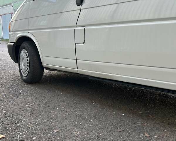 Білий Фольксваген Transporter, об'ємом двигуна 2.5 л та пробігом 380 тис. км за 6800 $, фото 2 на Automoto.ua