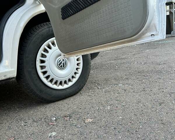 Білий Фольксваген Transporter, об'ємом двигуна 2.5 л та пробігом 380 тис. км за 6800 $, фото 8 на Automoto.ua
