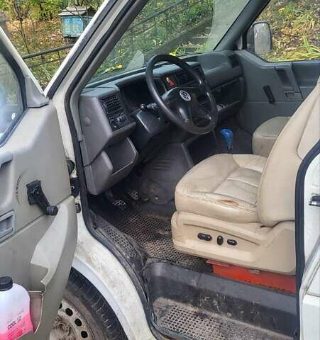 Белый Фольксваген Transporter, объемом двигателя 2.5 л и пробегом 320 тыс. км за 3600 $, фото 5 на Automoto.ua