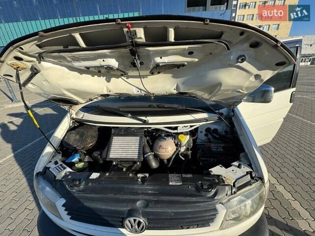 Білий Фольксваген Transporter, об'ємом двигуна 2.5 л та пробігом 425 тис. км за 7450 $, фото 1 на Automoto.ua