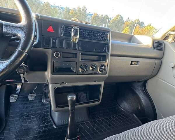 Білий Фольксваген Transporter, об'ємом двигуна 2.5 л та пробігом 425 тис. км за 7450 $, фото 12 на Automoto.ua