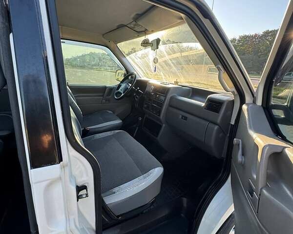 Білий Фольксваген Transporter, об'ємом двигуна 2.5 л та пробігом 425 тис. км за 7450 $, фото 15 на Automoto.ua