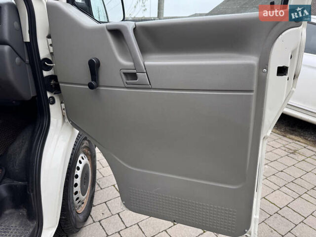 Білий Фольксваген Transporter, об'ємом двигуна 1.9 л та пробігом 285 тис. км за 5600 $, фото 11 на Automoto.ua