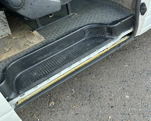 Білий Фольксваген Transporter, об'ємом двигуна 2.5 л та пробігом 380 тис. км за 6800 $, фото 4 на Automoto.ua