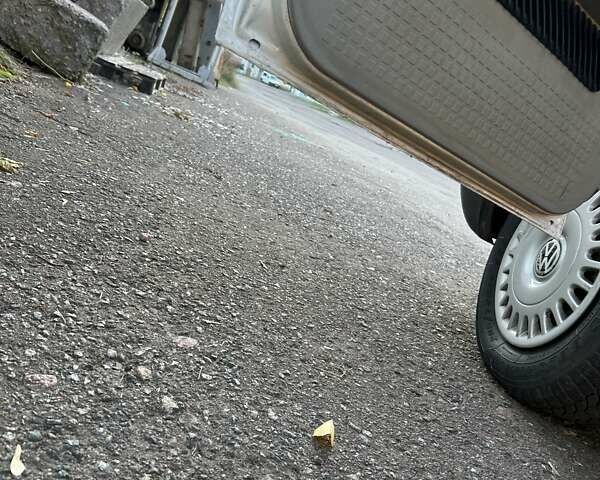 Білий Фольксваген Transporter, об'ємом двигуна 2.5 л та пробігом 380 тис. км за 6800 $, фото 5 на Automoto.ua