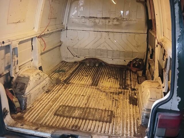 Белый Фольксваген Transporter, объемом двигателя 2.5 л и пробегом 607 тыс. км за 1700 $, фото 5 на Automoto.ua