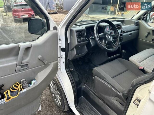 Білий Фольксваген Transporter, об'ємом двигуна 2.5 л та пробігом 300 тис. км за 5200 $, фото 4 на Automoto.ua