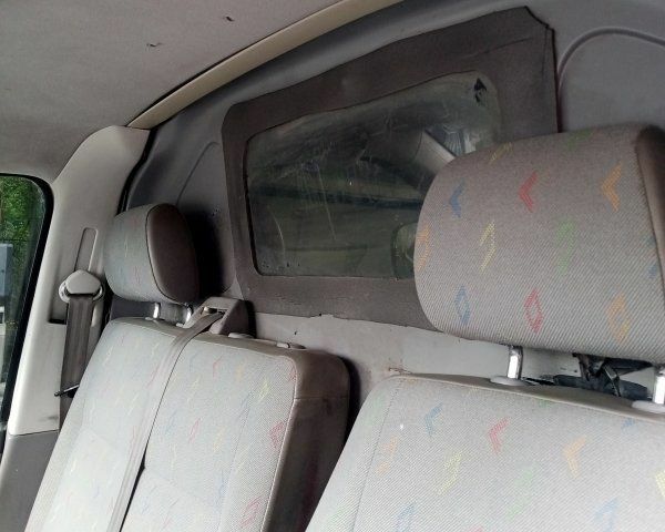 Белый Фольксваген Transporter, объемом двигателя 1.9 л и пробегом 380 тыс. км за 5800 $, фото 9 на Automoto.ua