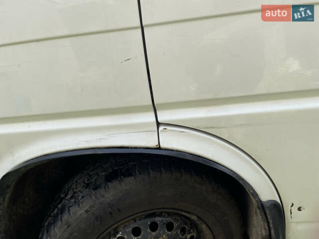 Білий Фольксваген Transporter, об'ємом двигуна 2.5 л та пробігом 307 тис. км за 6500 $, фото 15 на Automoto.ua