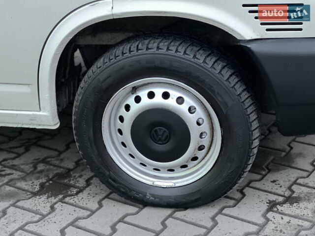 Белый Фольксваген Transporter, объемом двигателя 2.5 л и пробегом 250 тыс. км за 5999 $, фото 12 на Automoto.ua