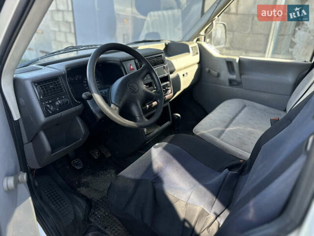 Білий Фольксваген Transporter, об'ємом двигуна 2.5 л та пробігом 400 тис. км за 5899 $, фото 13 на Automoto.ua