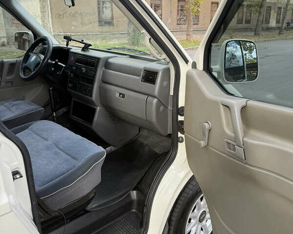 Білий Фольксваген Transporter, об'ємом двигуна 2.5 л та пробігом 445 тис. км за 7300 $, фото 12 на Automoto.ua