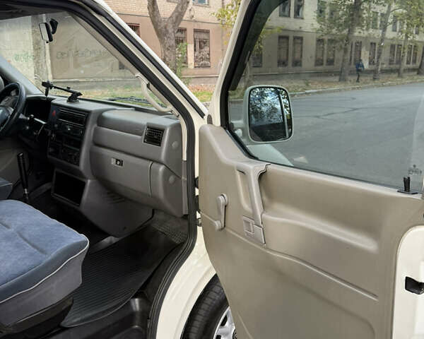 Білий Фольксваген Transporter, об'ємом двигуна 2.5 л та пробігом 445 тис. км за 7300 $, фото 10 на Automoto.ua