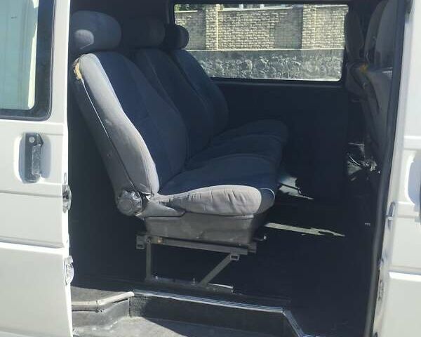 Белый Фольксваген Transporter, объемом двигателя 2.5 л и пробегом 475 тыс. км за 6000 $, фото 1 на Automoto.ua