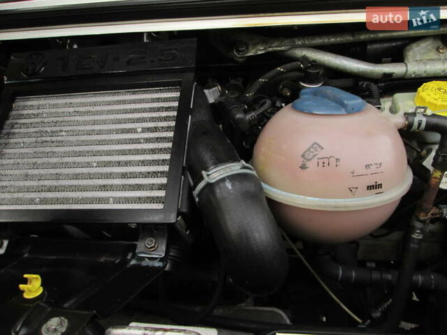 Белый Фольксваген Transporter, объемом двигателя 2.5 л и пробегом 441 тыс. км за 7550 $, фото 7 на Automoto.ua