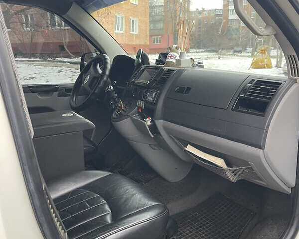 Білий Фольксваген Transporter, об'ємом двигуна 1.9 л та пробігом 200 тис. км за 11000 $, фото 4 на Automoto.ua