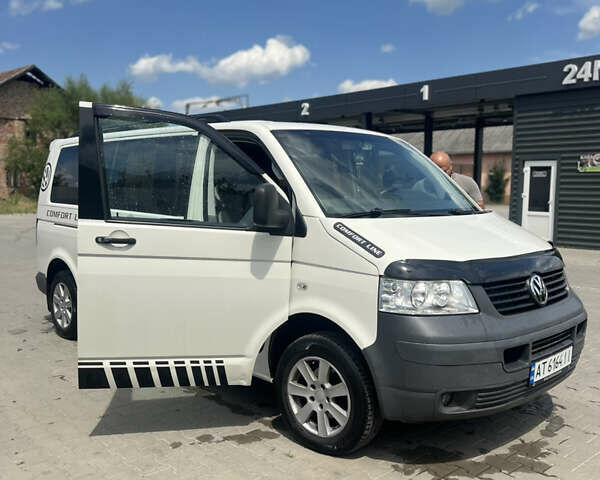 Білий Фольксваген Transporter, об'ємом двигуна 1.9 л та пробігом 400 тис. км за 9000 $, фото 6 на Automoto.ua