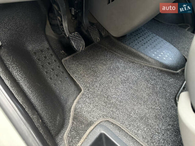 Белый Фольксваген Transporter, объемом двигателя 1.9 л и пробегом 300 тыс. км за 7700 $, фото 20 на Automoto.ua