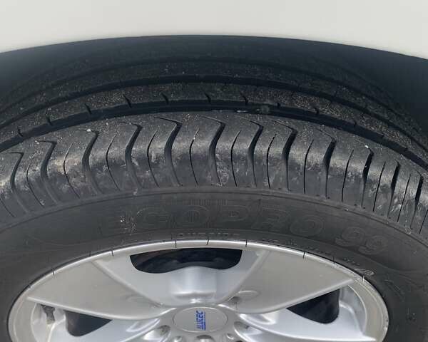 Белый Фольксваген Transporter, объемом двигателя 1.9 л и пробегом 270 тыс. км за 6999 $, фото 11 на Automoto.ua